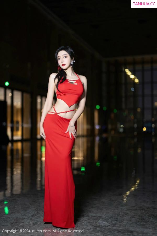 王馨瑶  [XiuRen]高清写真图 2024.04.11 No.8378 王馨瑶yanni 丝袜美腿第6张图片